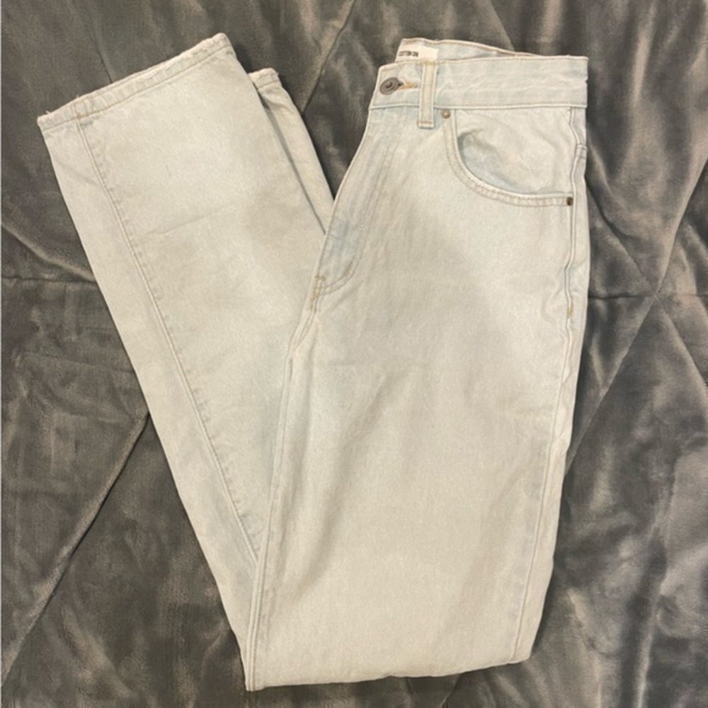 ‼️SOLD‼️ Cotton On Long Straight Leg Light Wash Slightly Distressed Jean 4
